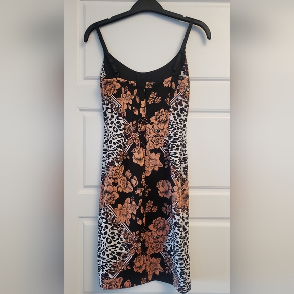 GUESS - Flattering Floral & Animal Print Bodycon Dress - Picture 3 of 7
